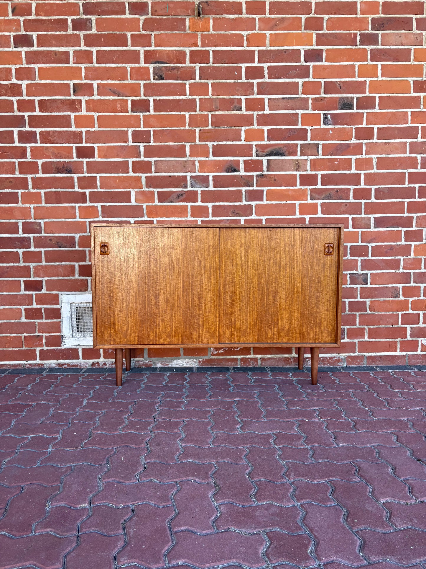 #1 Vintage Teakholz Sideboard mit Schiebetüren