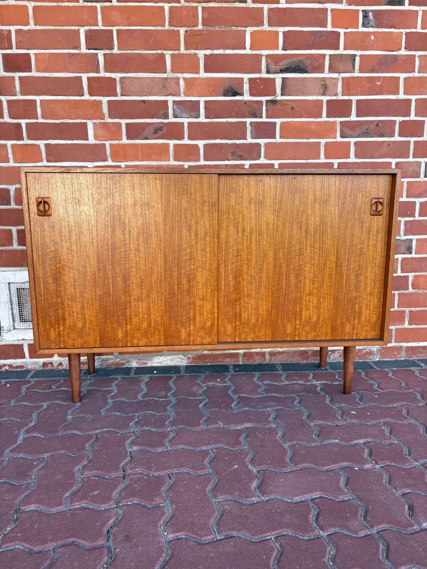 #1 Vintage Teakholz Sideboard mit Schiebetüren