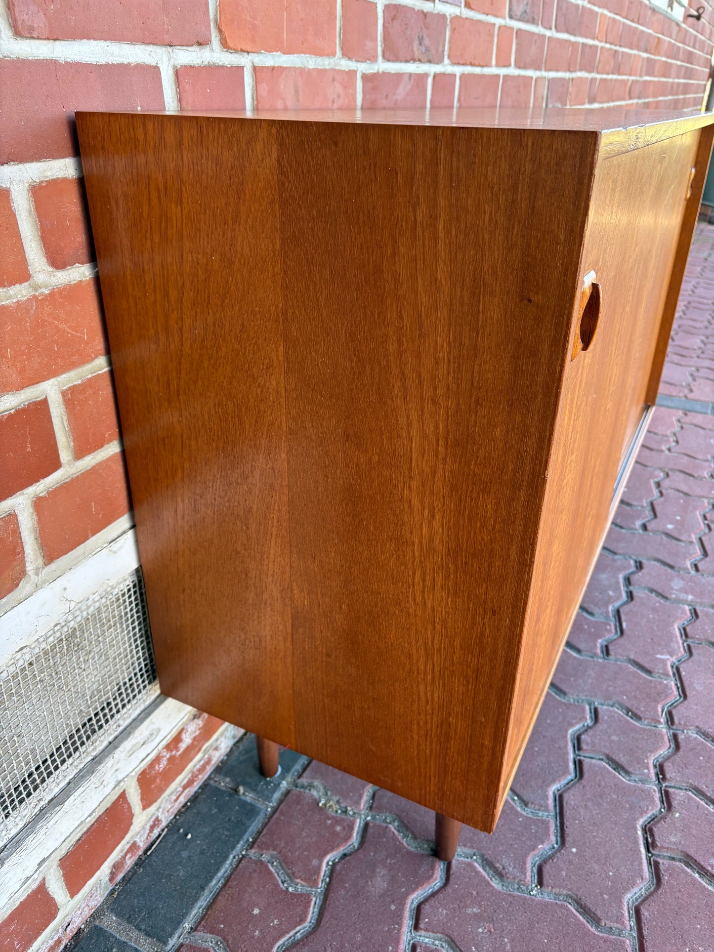 #1 Vintage Teakholz Sideboard mit Schiebetüren