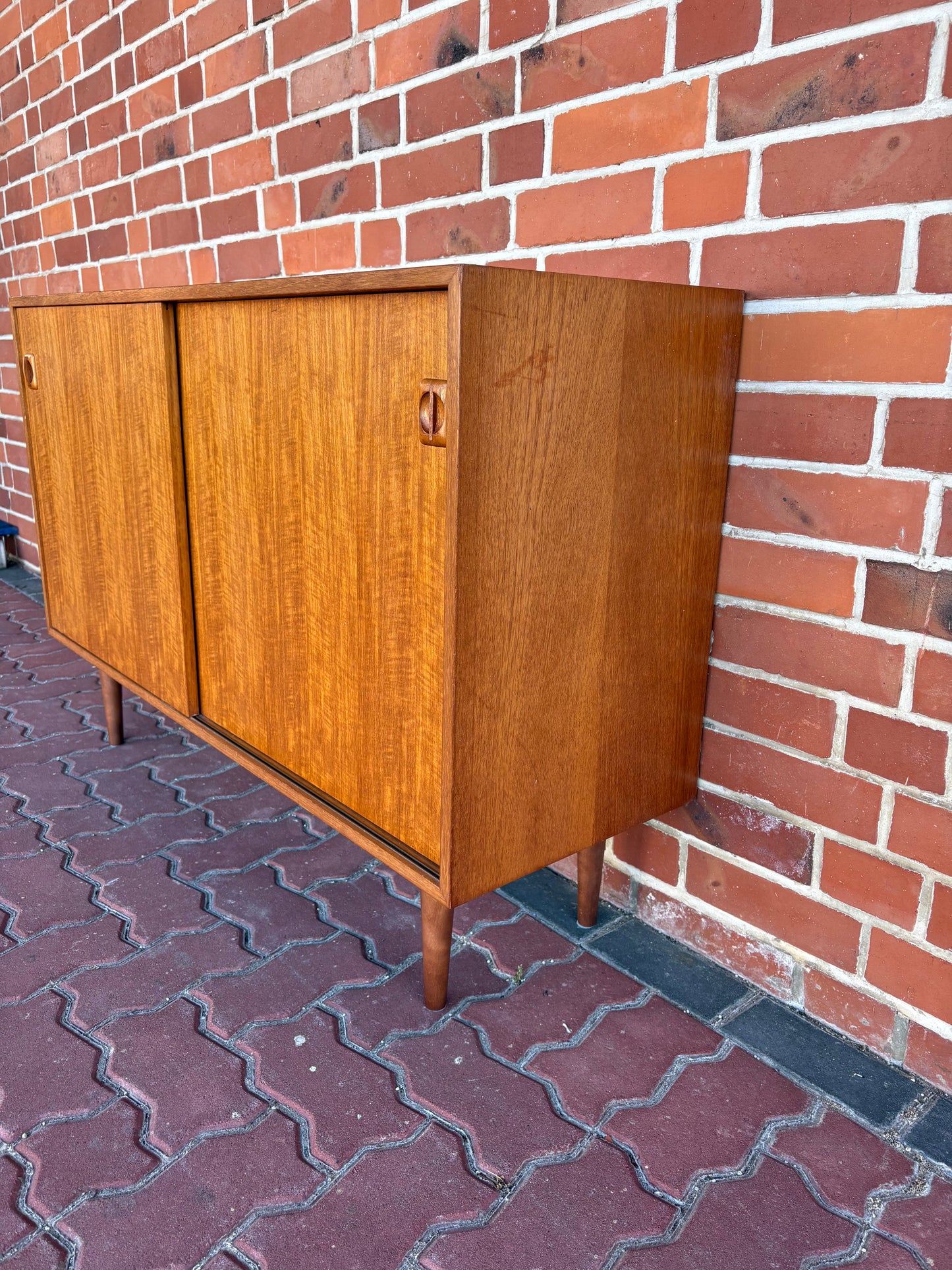 #1 Vintage Teakholz Sideboard mit Schiebetüren