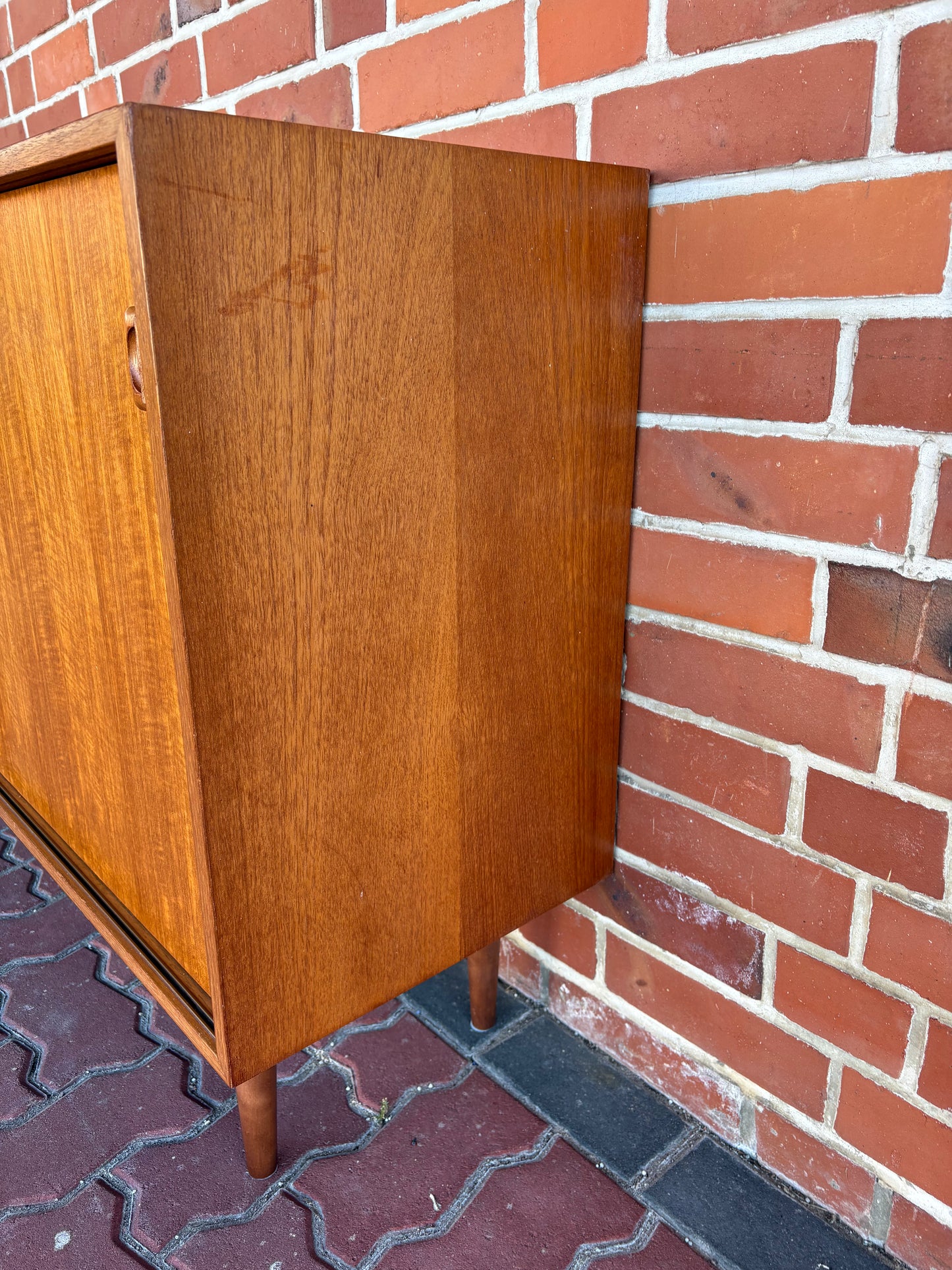 #1 Vintage Teakholz Sideboard mit Schiebetüren