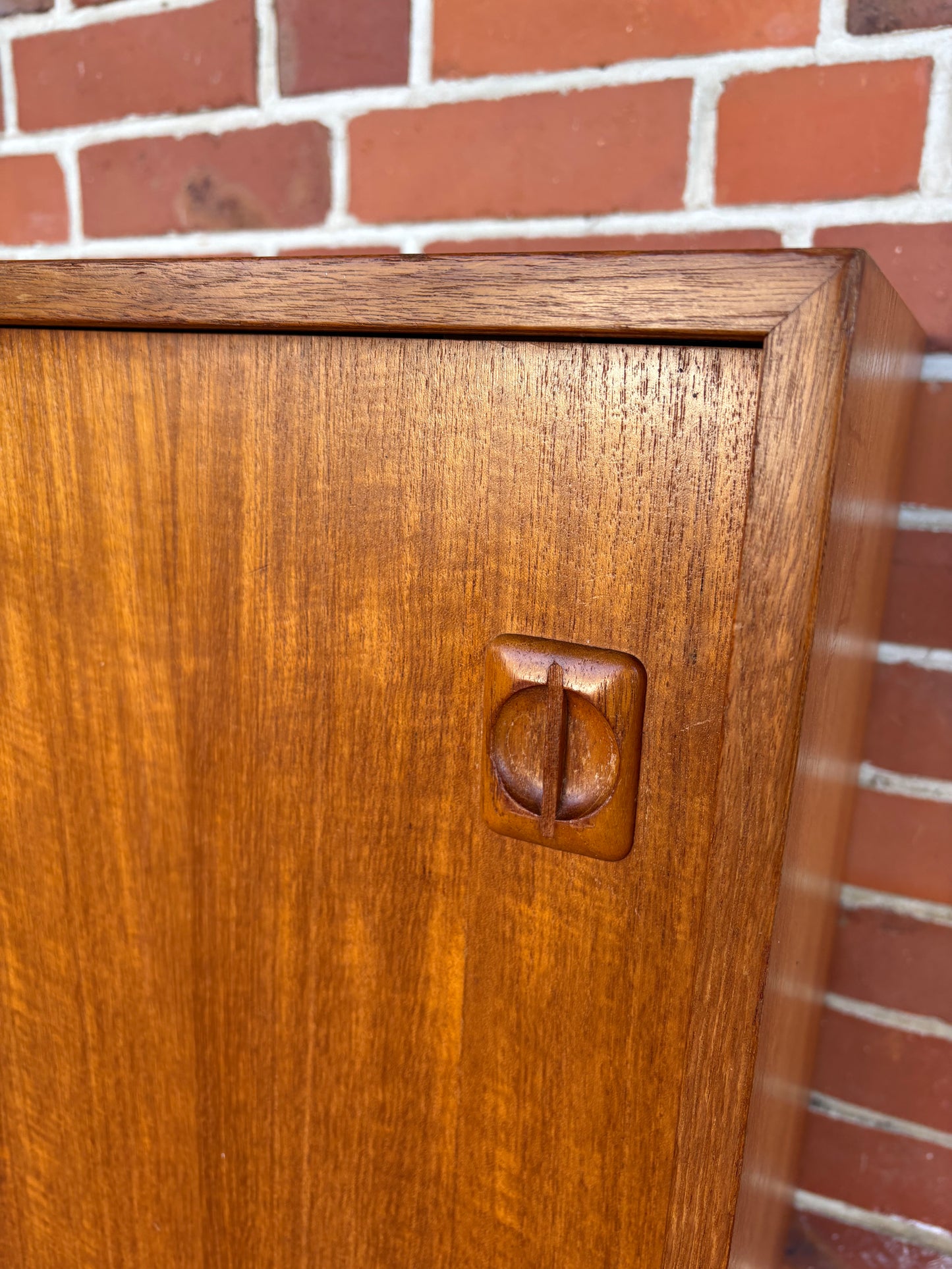 #1 Vintage Teakholz Sideboard mit Schiebetüren