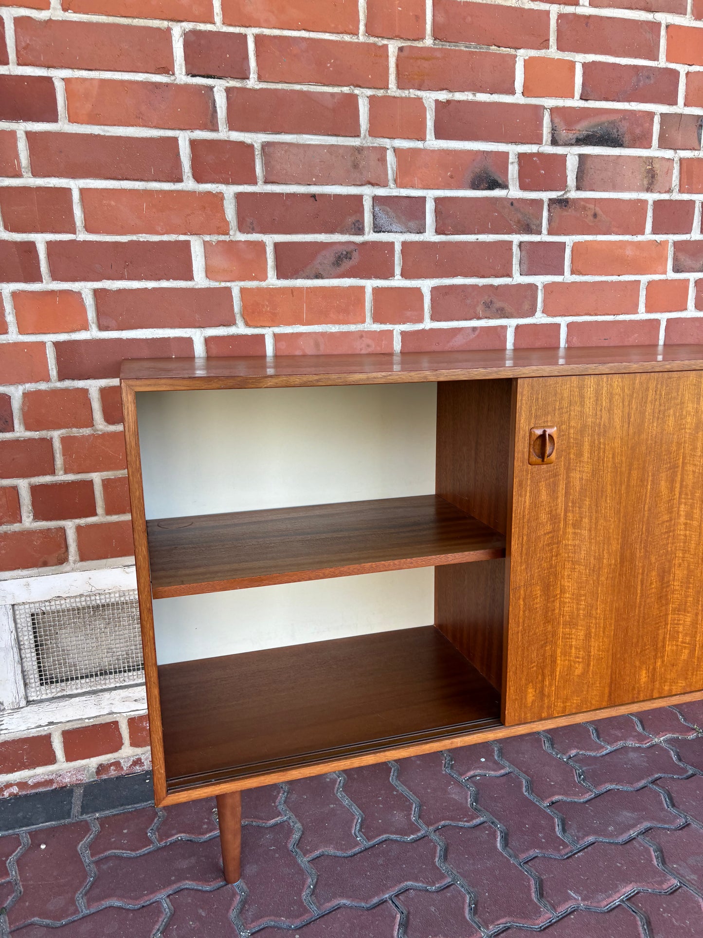 #1 Vintage Teakholz Sideboard mit Schiebetüren