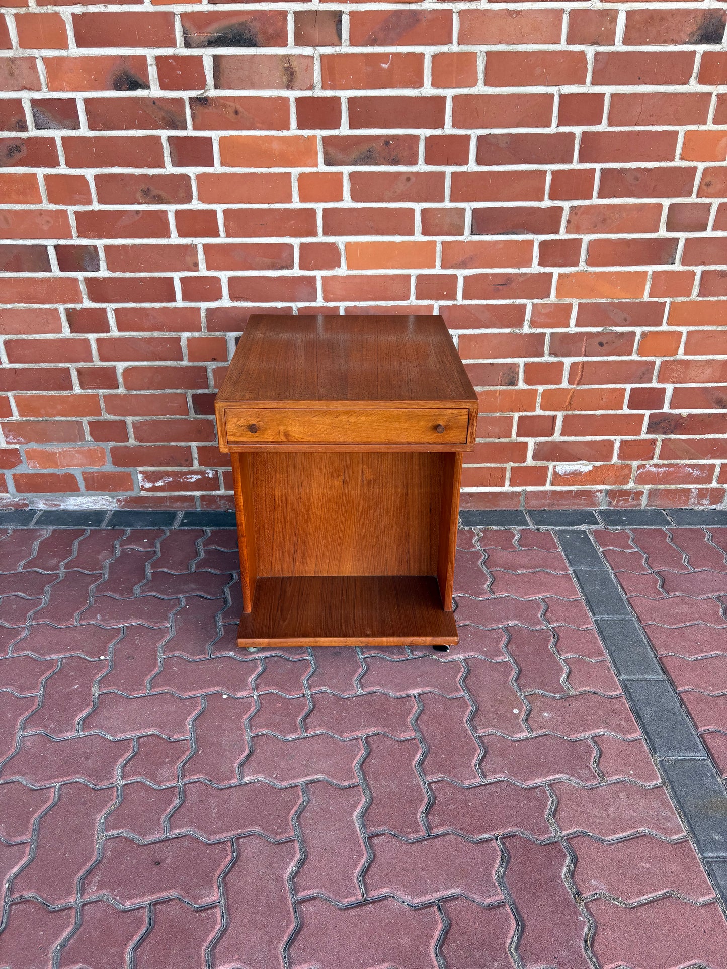 Midcentury Beistelltisch // Ablage in Teak
