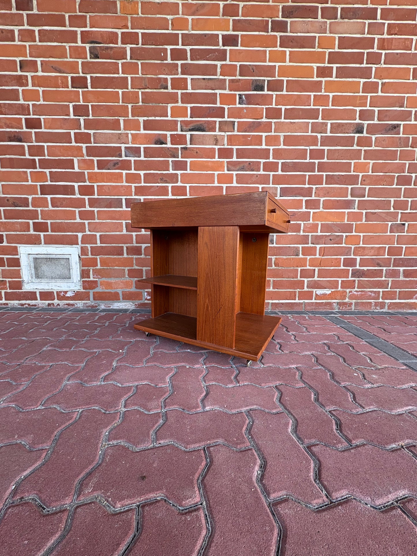 Midcentury Beistelltisch // Ablage in Teak