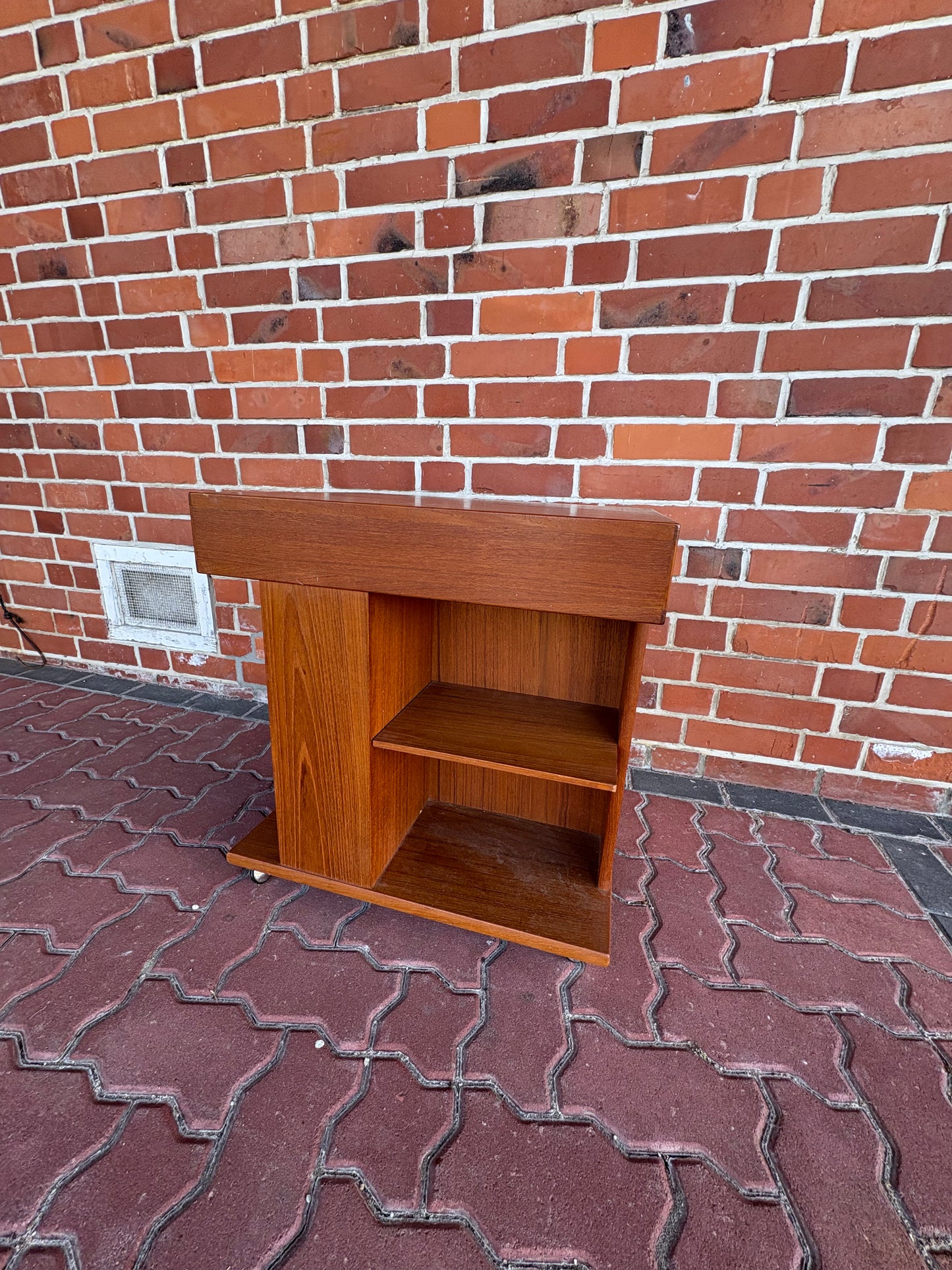 Midcentury Beistelltisch // Ablage in Teak