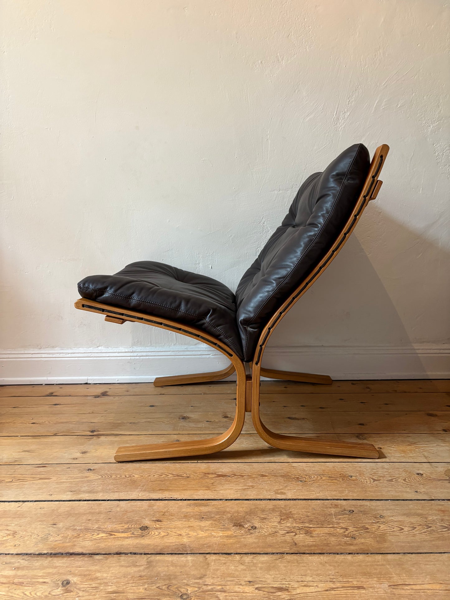 Midcentury Teakholz Lounge chair mit braunem Leder