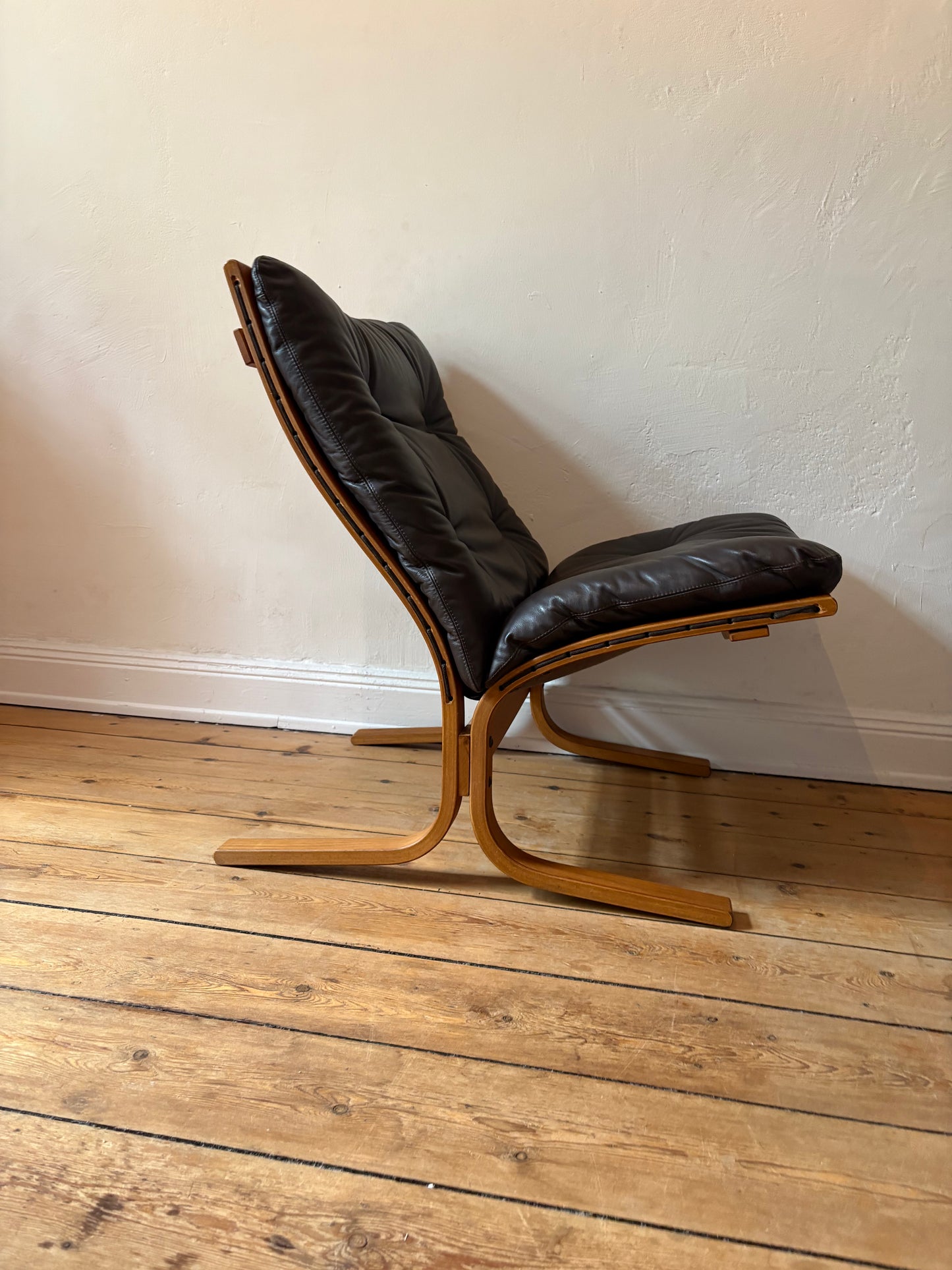 Midcentury Teakholz Lounge chair mit braunem Leder