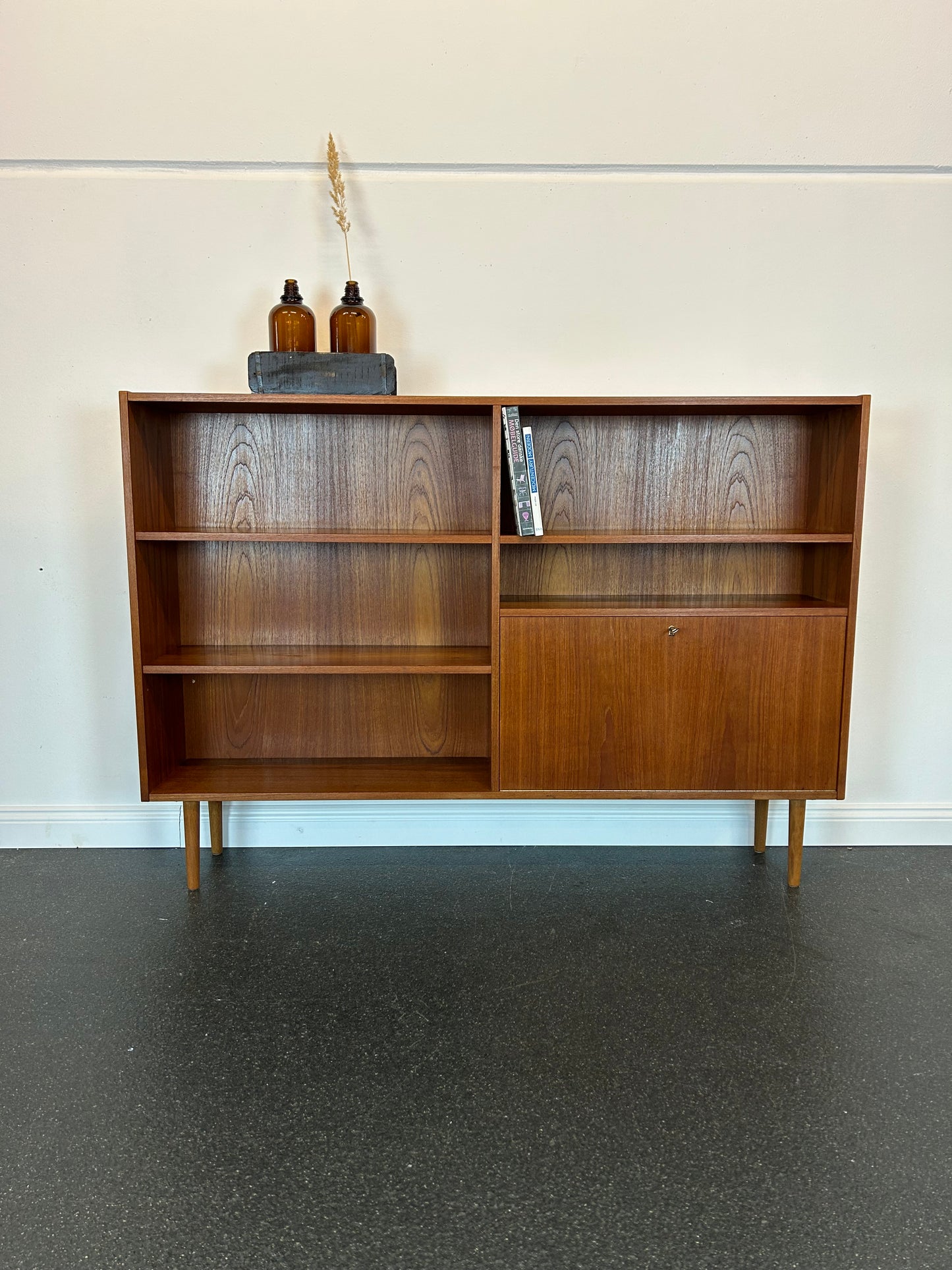 Midcentury Teak Regal mit Staufach