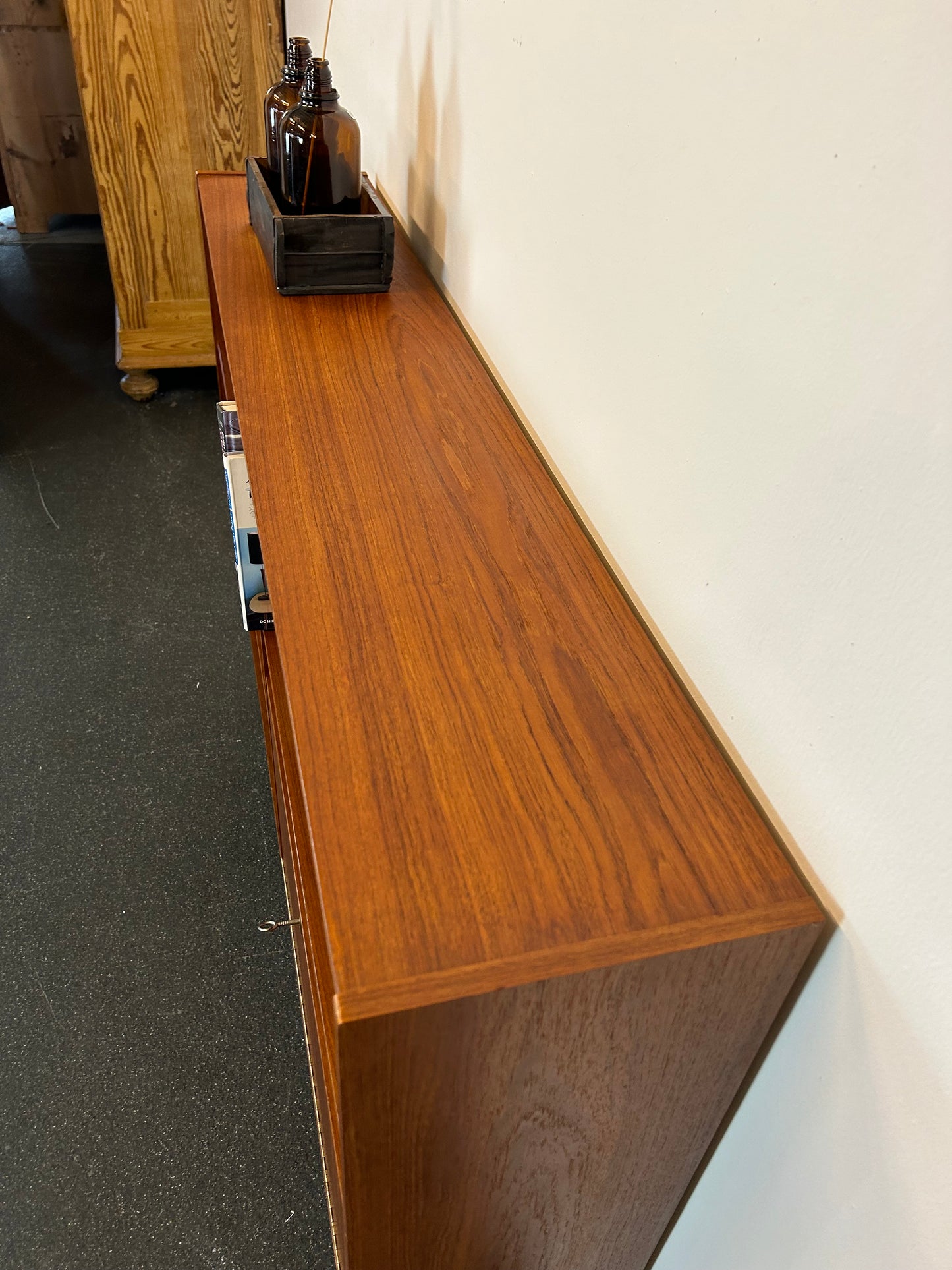 Midcentury Teak Regal mit Staufach