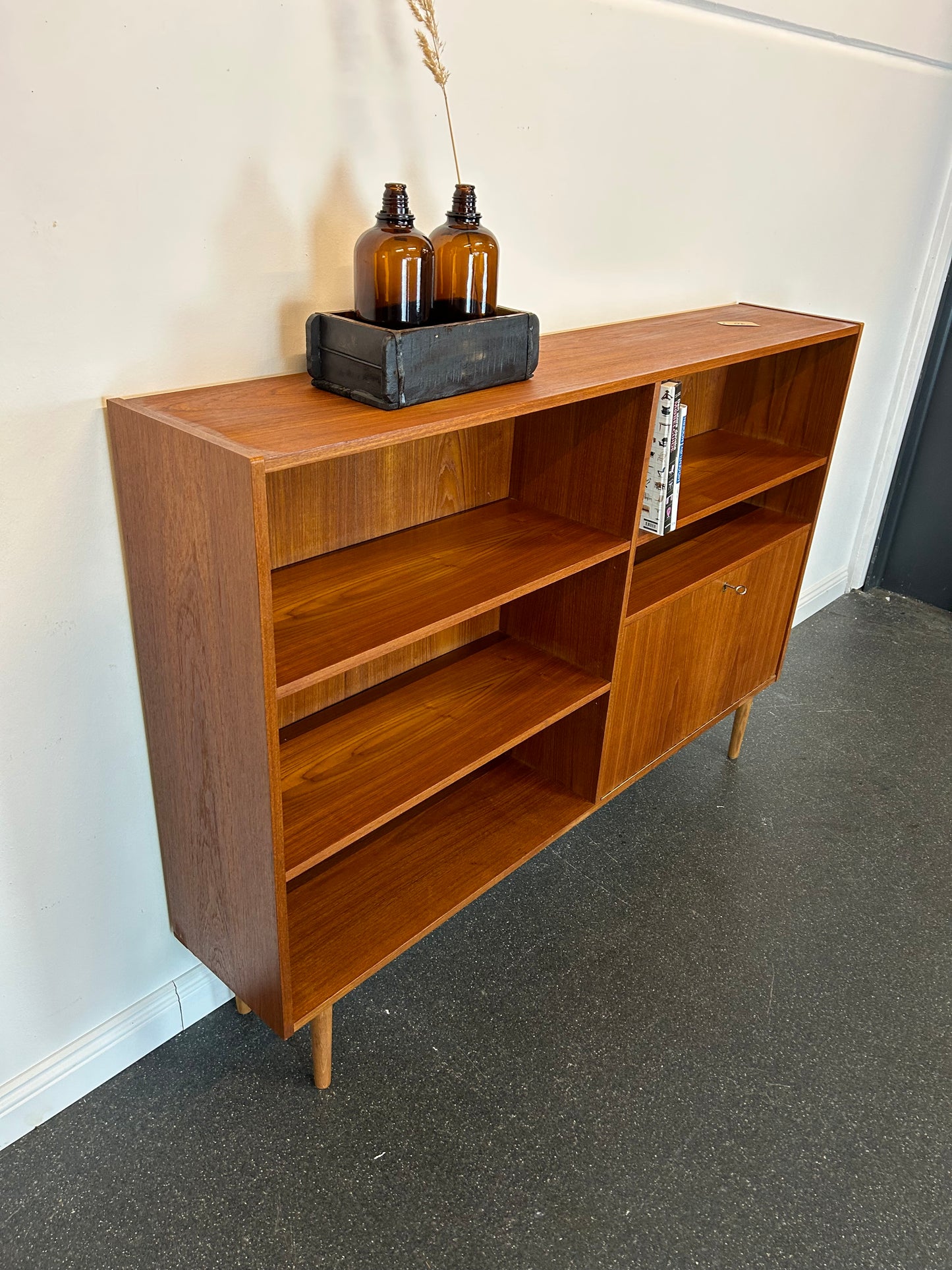 Midcentury Teak Regal mit Staufach