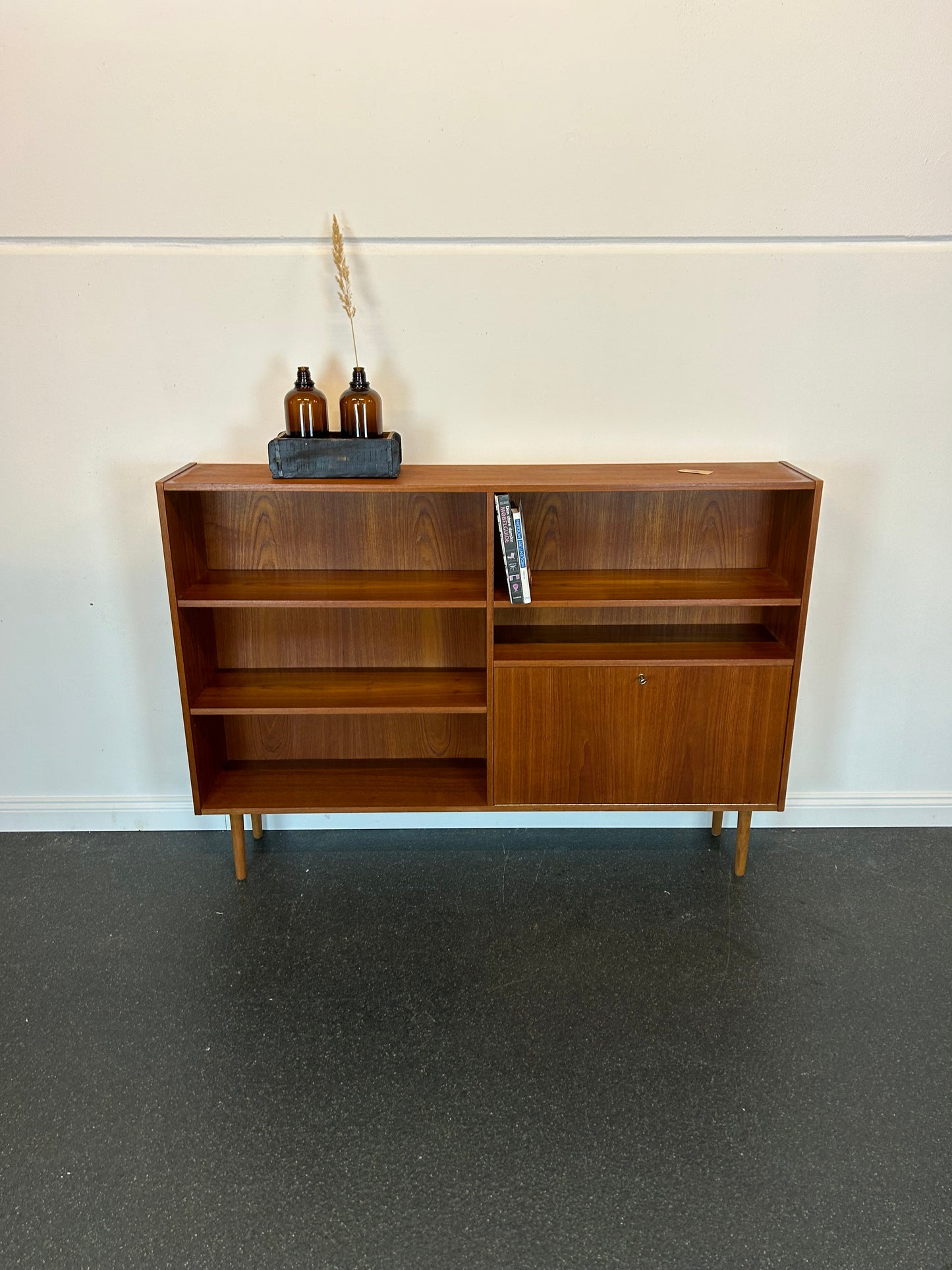 Midcentury Teak Regal mit Staufach