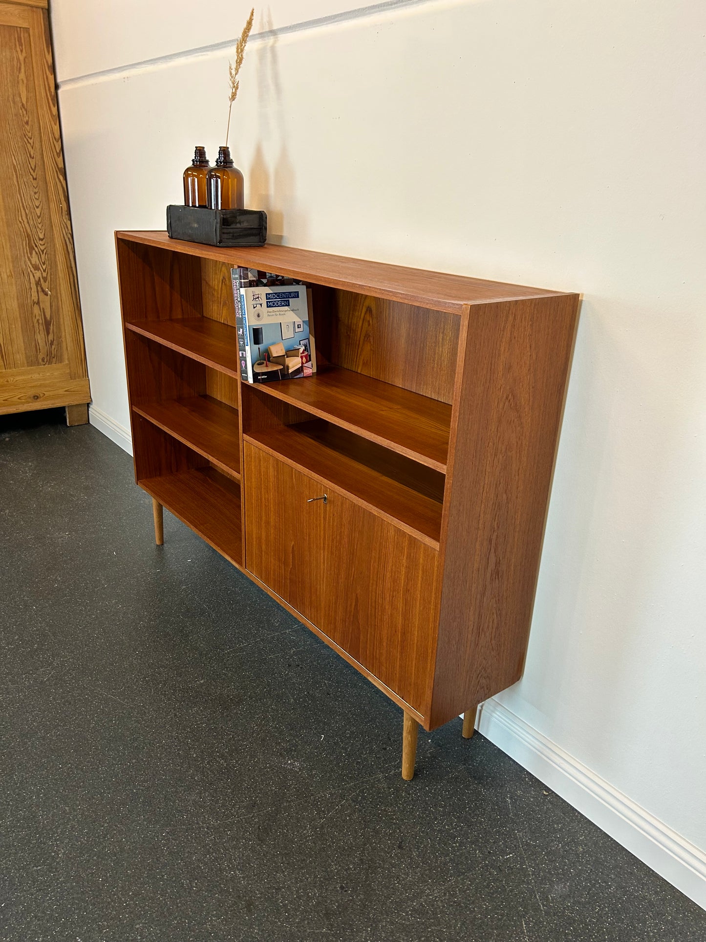 Midcentury Teak Regal mit Staufach