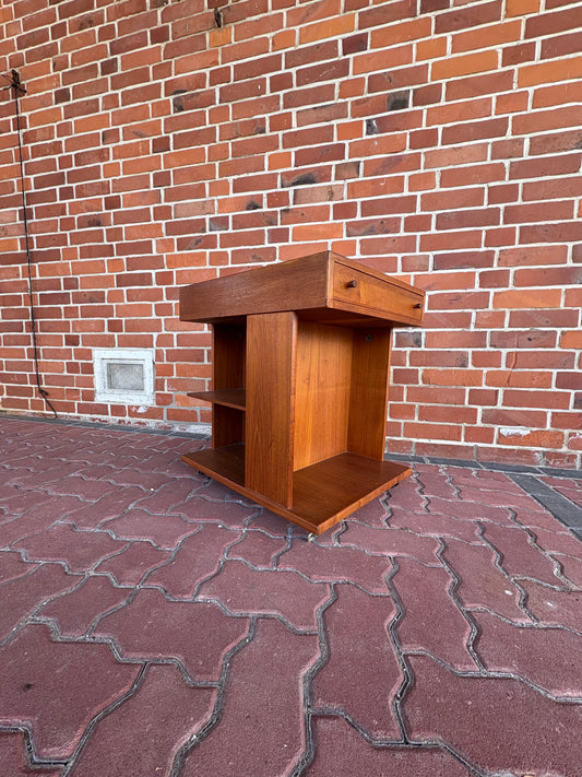 Midcentury Beistelltisch // Ablage in Teak