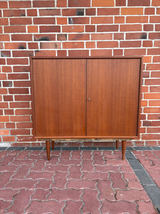 VINTAGE SCHRANK AUS TEAK