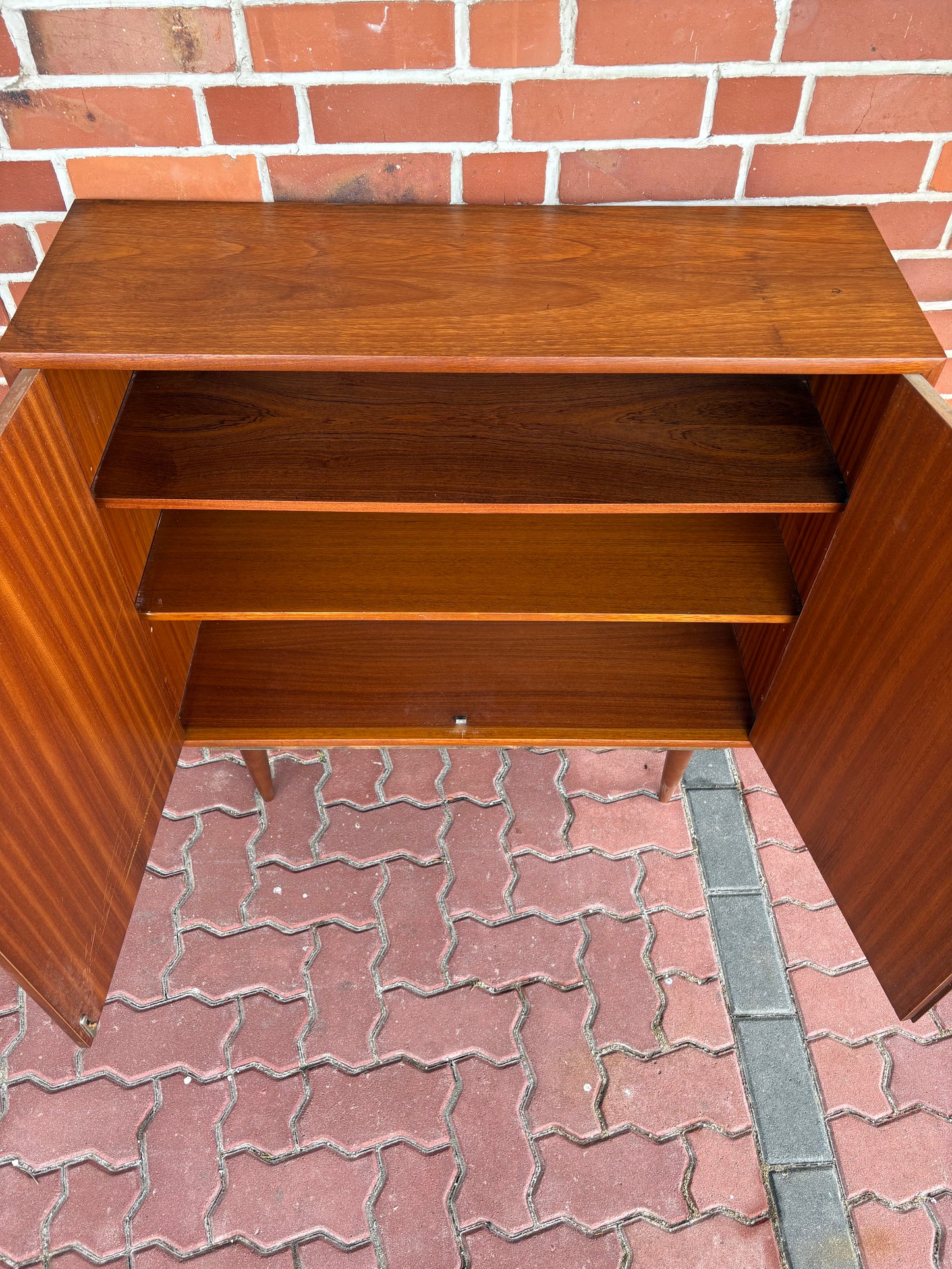 VINTAGE SCHRANK AUS TEAK